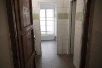 Toaleta u pokojů Cenobita